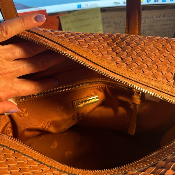 Tory Burch Tote in beautiful brown. New without tugs. - Picture 5 of 6